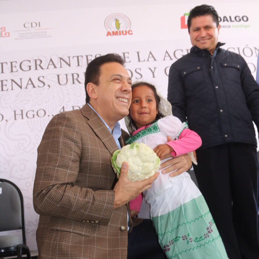 omarfayad's tweet photo. Quiero un mejor futuro para las niñas y niños del campo. Estamos trabajando para que les vaya mejor a sus familias y salgan adelante. https://t.co/DrNVklRUey