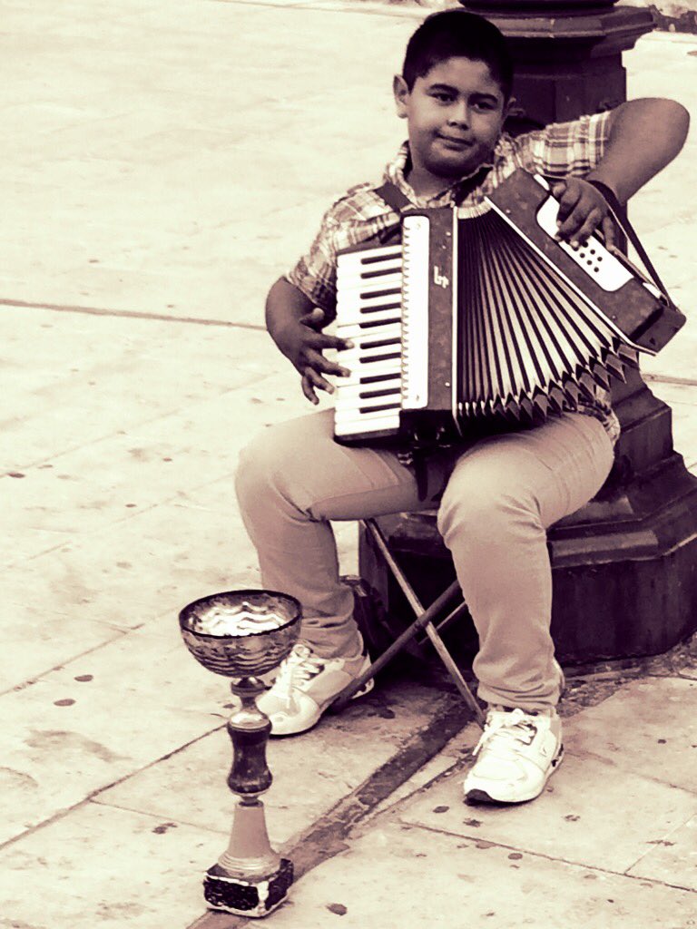 Il bambino dalla fisarmonica magica.