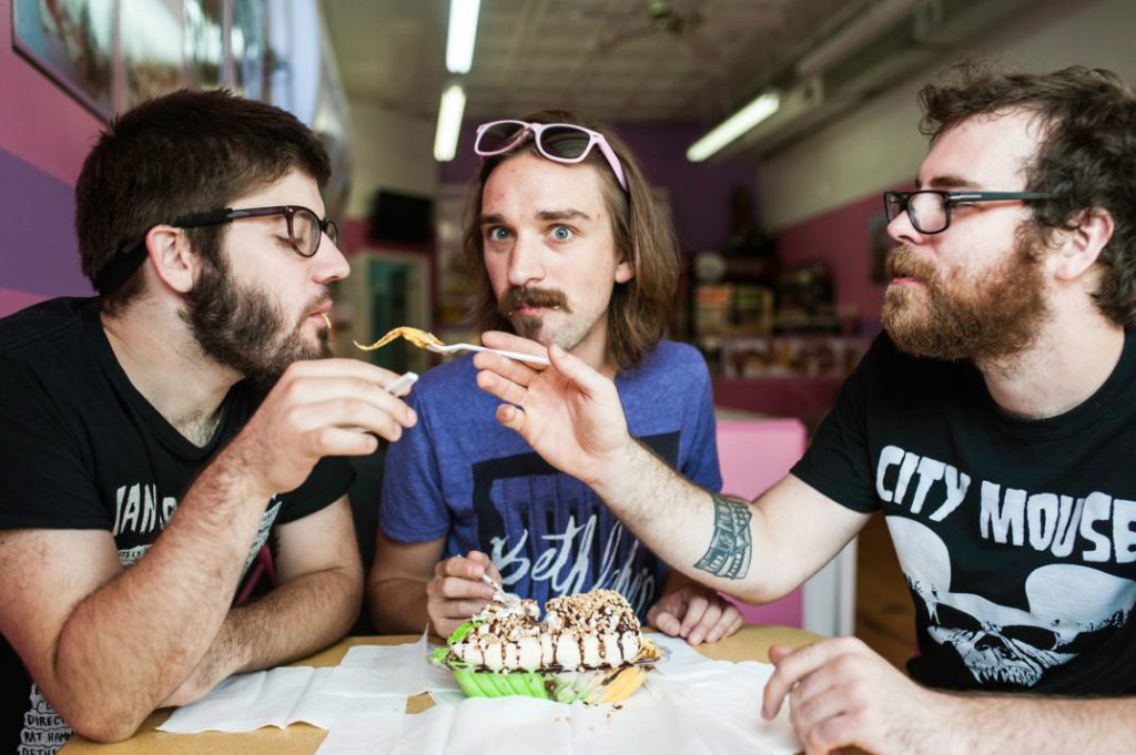 Substream's tweet photo. INTERVIEW: @TwoHousesChi get existential on 'I Feel So Good I Can't Stand Myself' https://t.co/HoXqUvvhrQ https://t.co/21ZzUmE0MB
