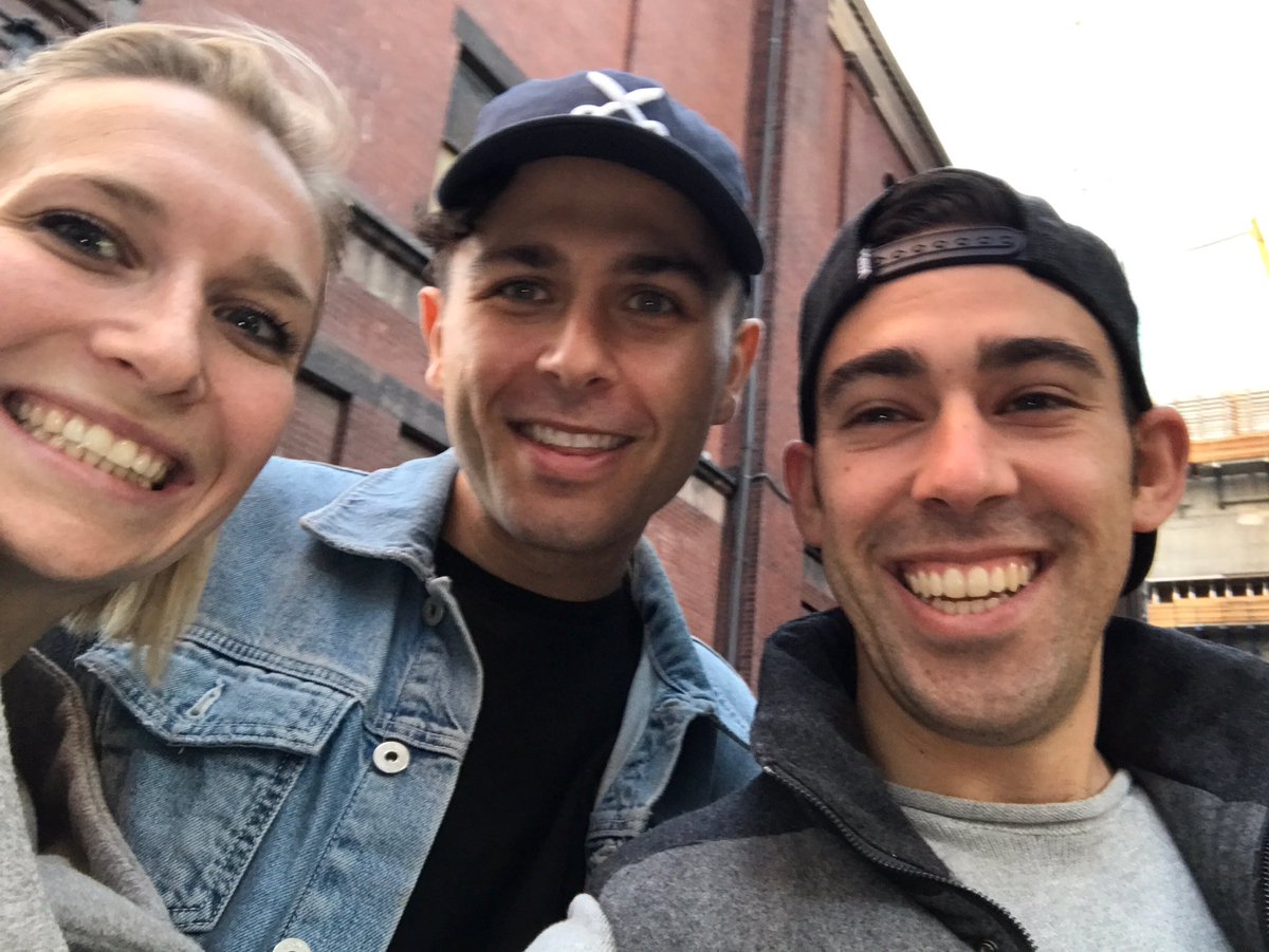 natalierussell's tweet photo. @arkellsmusic @paulraso so incredible  bumping into you after the pre-show!!#playKissCam? https://t.co/agrhOrcZBm
