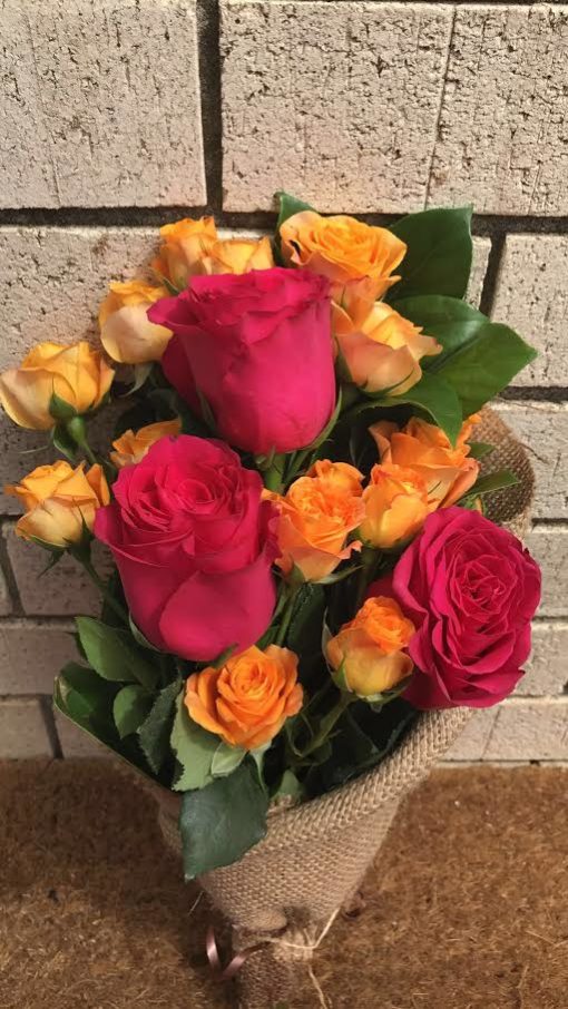 readyflowers's tweet photo. From all of us at #RFExpress Happy Weekend :) Here's our Saturday Rose Bunch #Flowers. Only while stocks last: https://t.co/5ijsbJVVc2 https://t.co/qNq64A2zoy