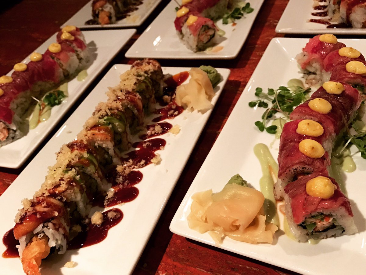 Sunda's tweet photo. "There are eight pieces in a #maki roll so that you can choose your #sushi destiny." #endpiece #middlepiece #whatsyourpref https://t.co/ntTuhQsadi