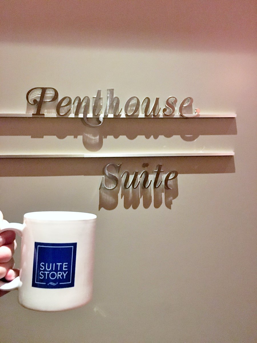 SuiteStory's tweet photo. With SuiteStory, you get exclusive access to unique #PenthouseSuites in #NewYorkCity. Guess in which one the #SuiteStoryMug was this week..? https://t.co/klAbHH1QVc
