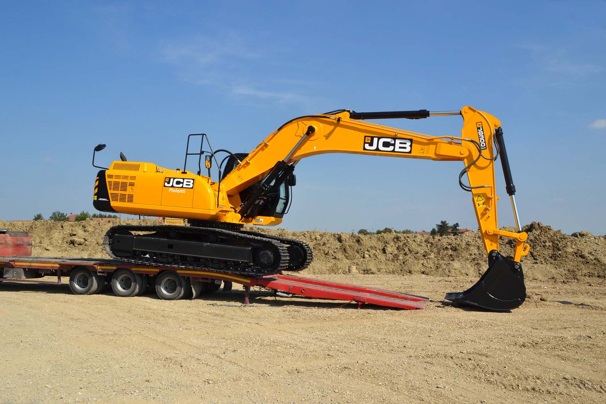 Новые китайские экскаваторы. Гусеничный экскаватор JCB js260. Экскаватор гусеничный JCB js220lc. Экскаватор гусеничный JCB js200lc. JCB 200 гусеничный.