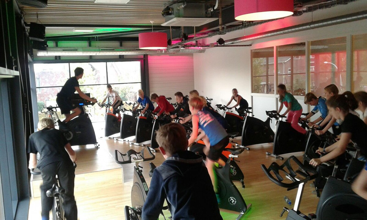 hetSaffier's tweet photo. Sportieve gast-lessen voor groep 7&amp;8 van #hetsaffier. Georganiseerd door #ProFitGym. Bedankt, het was super💪🏻 https://t.co/DZ2UauiT7I