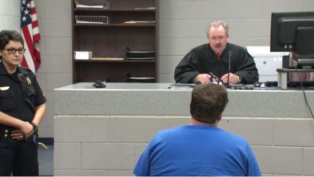 WSPA7's tweet image. BREAKING 🔎 The solicitor says Kala Brown witnessed Todd Kohlhepp shoot her boyfriend Charles Carver. wp.me/p5Mgen-17yM