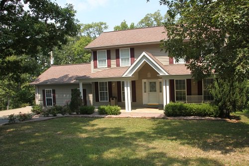 CrownValleyWine's tweet photo. Located next to Crown Ridge Tiger Sanctuary, Tiger Den is the perfect place for a nights #getaway! 866-207-9463 https://t.co/RCqSw2aIQE https://t.co/UTlcr4V4Yn