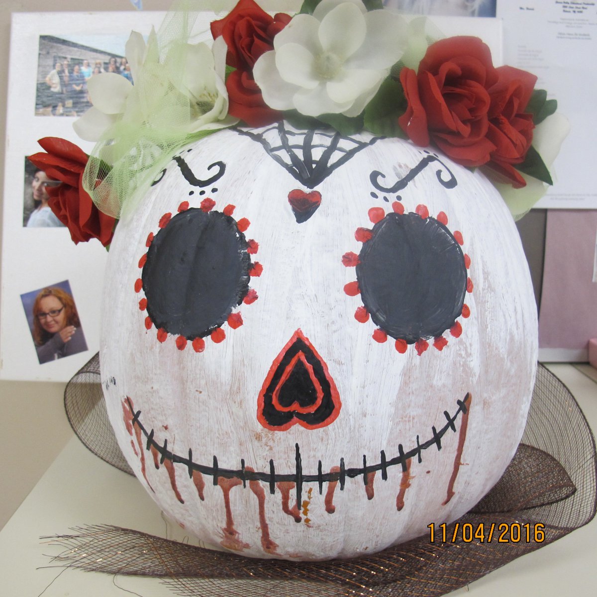 mbeswick1's tweet photo. Halloween Pumpkin Contest at @BataviaCTE 
First Place winner for the AM session
                       COSMETOLOGY!!!!!!
Awesome job girls! https://t.co/AlnDwNOKpe