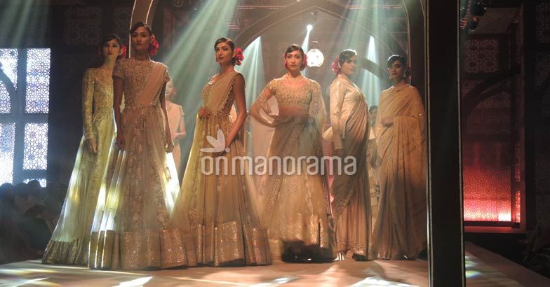 manoramaonline's tweet photo. M4marry wedding week begins: Vikram Phadnis' collections steal the show | Videos, pix
#m4marry #m4marryweddingweek
https://t.co/ayPXDf13Z8 https://t.co/svd5NKmazW