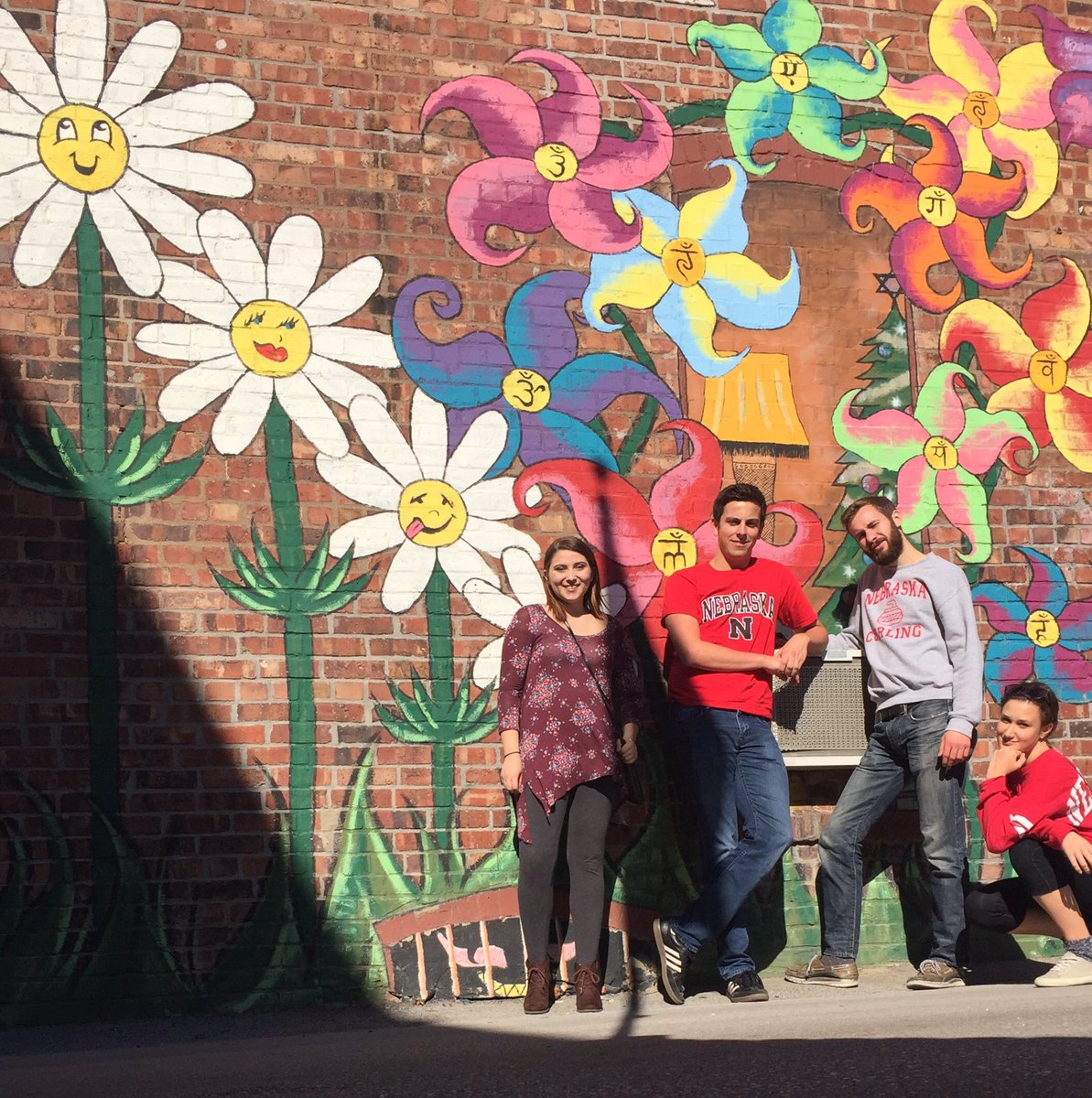 UNLCurling's tweet photo. Hope Stevens Point is ready for all of our flower power 💪🏼🌻 https://t.co/VnhXJsiYsQ