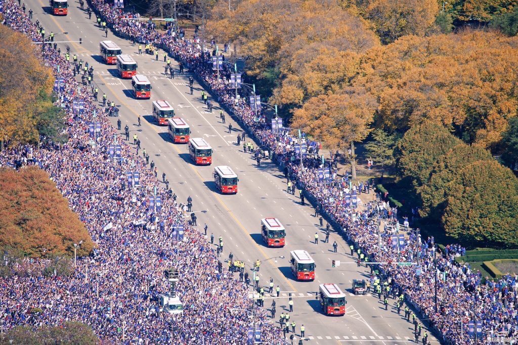 DGibby23's tweet photo. Cubs had 6 million people at the parade. Comparatively, the Hawks never had more than 2 million. Chicago loves its teams. https://t.co/ZdVW5QTKjC