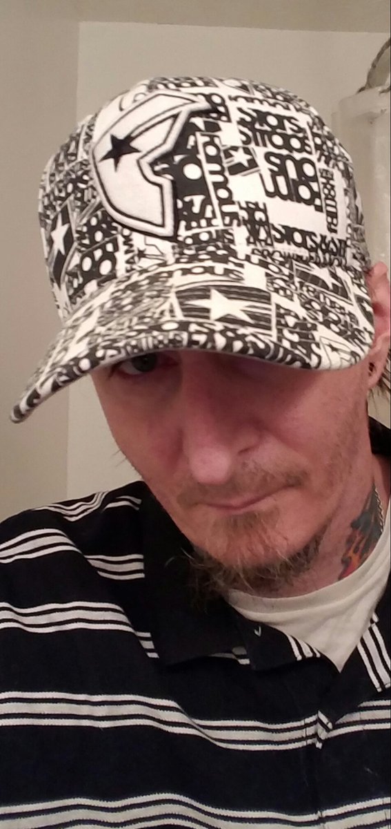 silly_mick's tweet photo. FAMOUS FRIDAY @JaymeFoxx @famousstarandstraps @travisbarker @transplantsband https://t.co/Ymgwwrk7oq