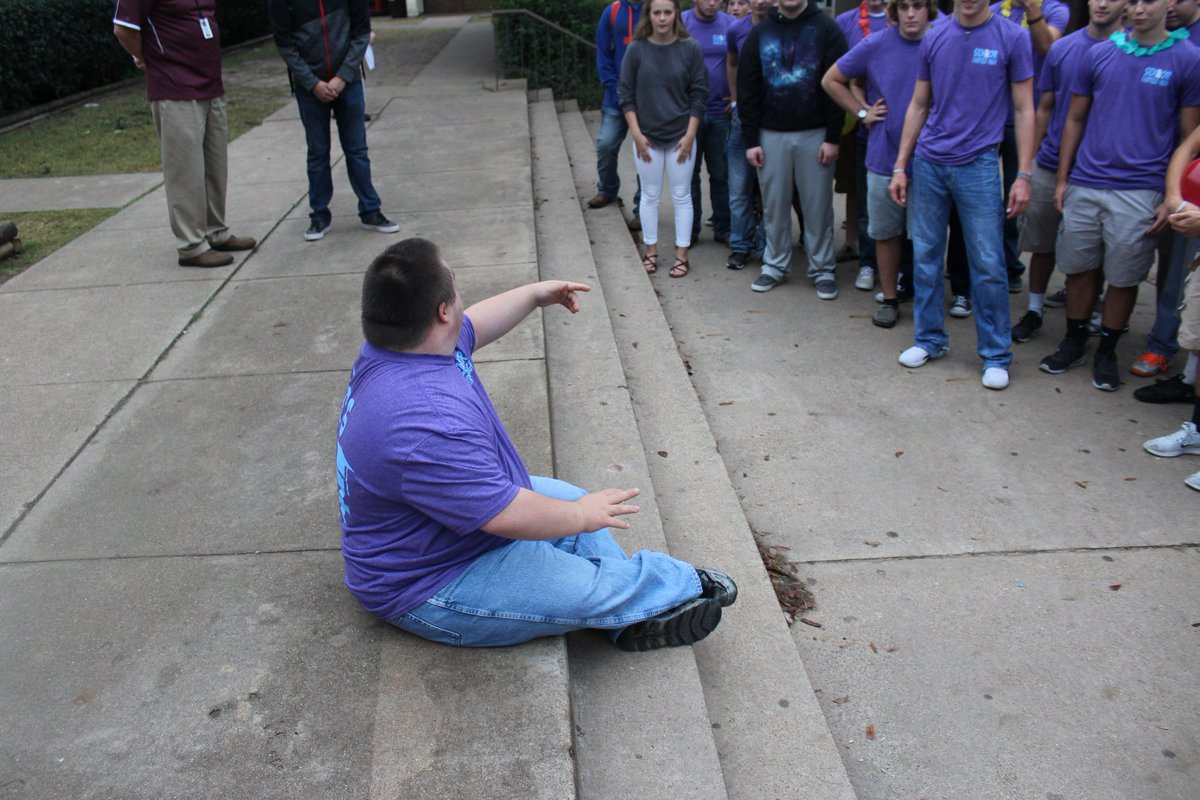 FHSEagleBeat's tweet image. Michael gives a pep talk and love to his class. @FairfieldISD @SmileyNunez30 #FISDlearn