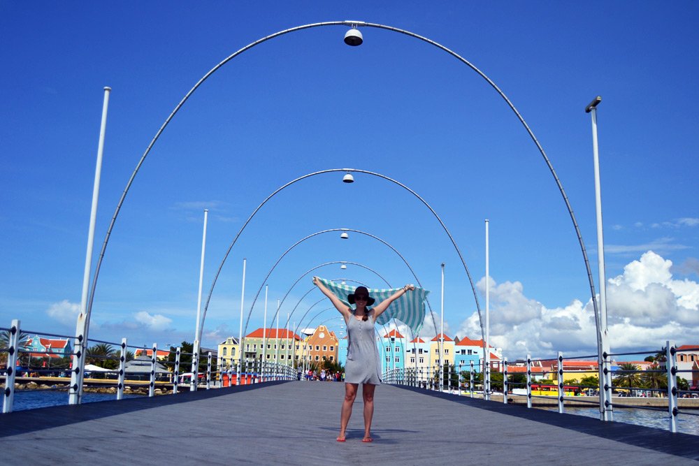 cocosportsblog's tweet photo. I think #Willemstad is the most colorful city I`ve ever seen in my whole life. I love it! #Rightnowincuracao @CuracaoTravel https://t.co/kv38ObW3b4