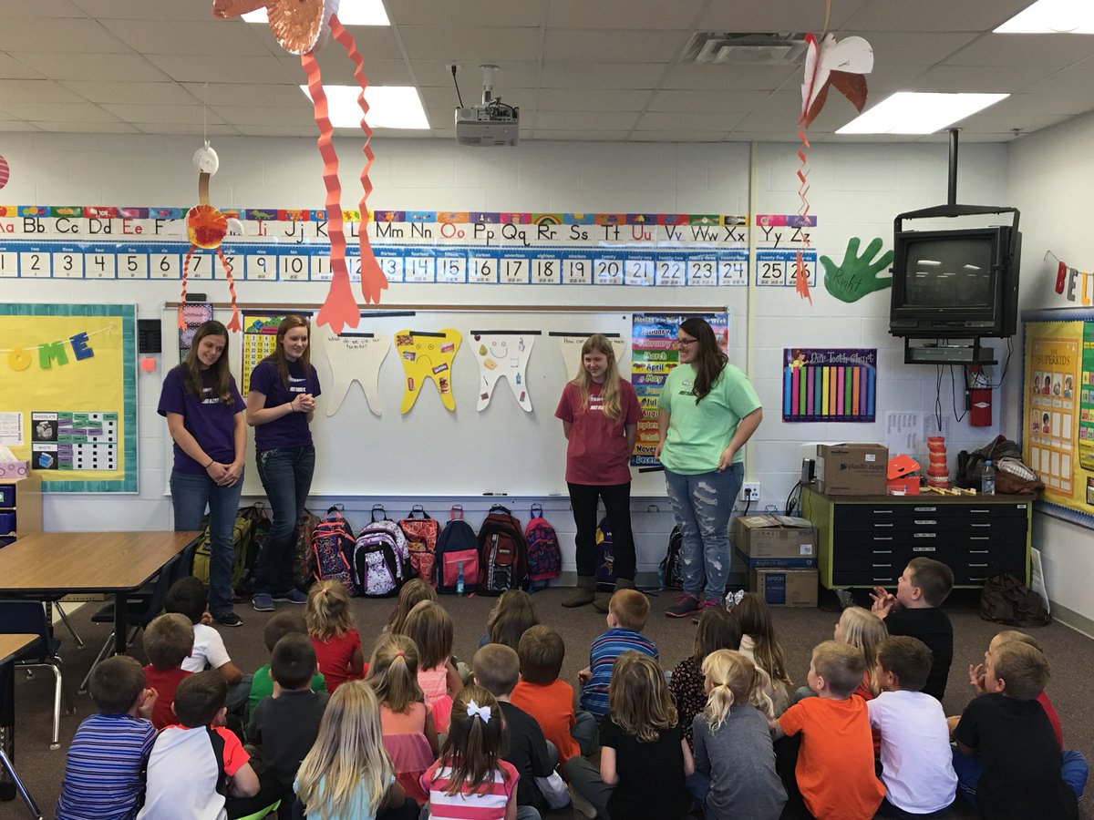 AwolbeckUAS's tweet photo. Thanks to UAS grad Kaelin Smieja and her classmates for coming to talk to us about dental health! #learn487 @mjpete2 #stcloudtech https://t.co/CkaFG9NUdm