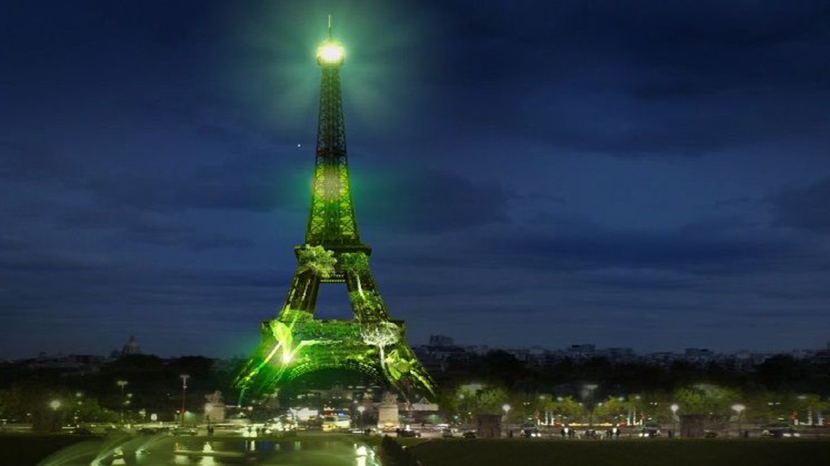 RPFranceUE's tweet photo. .@Paris &amp; @EU_Commission are in green for the entry into force of the #ParisAgreement #SmileForThePlanet  #ClimateAction #COP21 #COP22 https://t.co/NNprFacG8K
