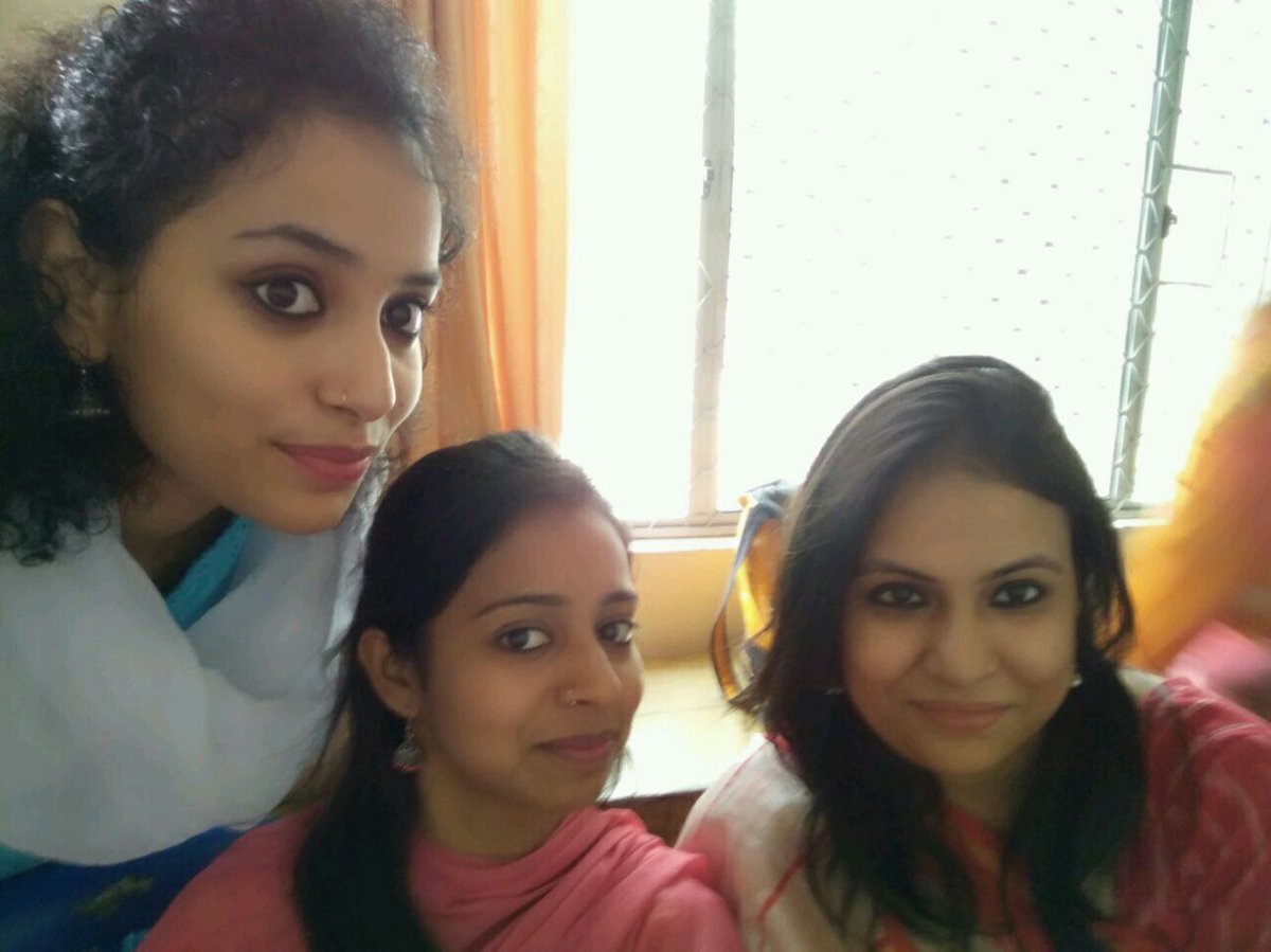 DebinaR's tweet photo. :) internship time https://t.co/9rm22e5LNk