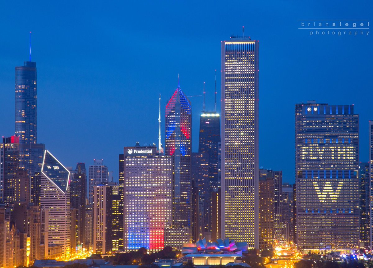 carlinehls's tweet photo. lol name a city the celebrates better than Chicago https://t.co/9aOnsiZiBV