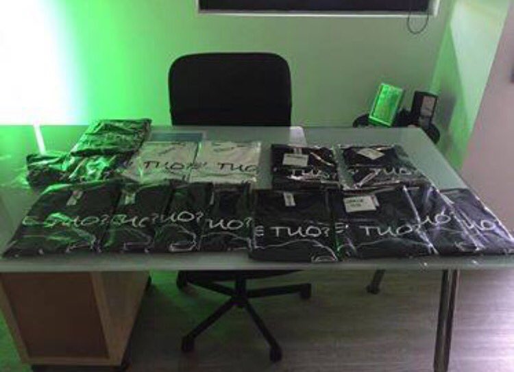 parterretv's tweet photo. Sono arrivate tante nuove magliette col nostro tormentone E' TUO?!
Presto saranno disponibili e personalizzabili con scritta ;) 
#ParterreTv https://t.co/XGJ8jhFoKt