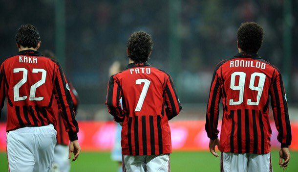 SpazioMilan's tweet photo. Pato: 'Ronaldo me enseñó una revista de Playboy y me dijo: ¿estás en mi grupo o en el de Kakà?'. https://t.co/Y8Vod8OuP0