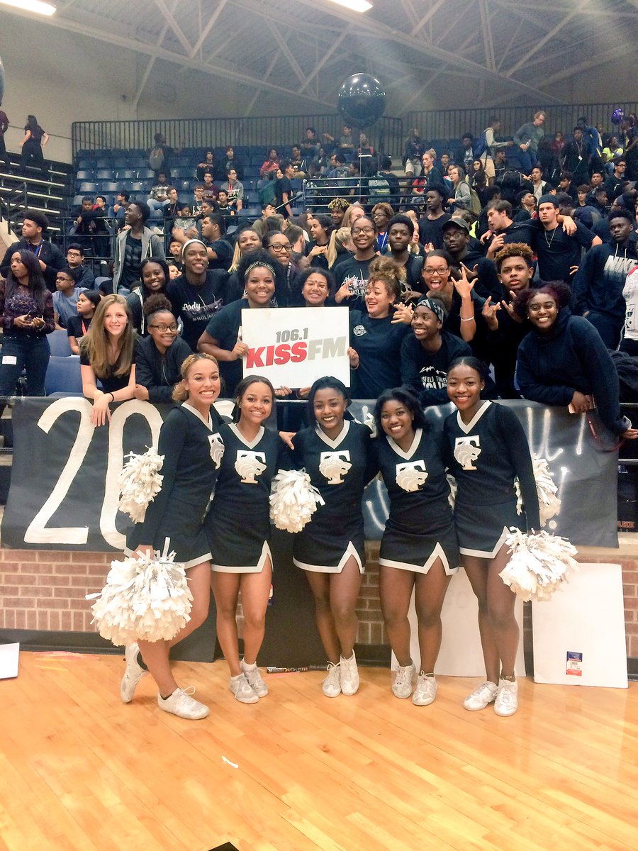 1061KISSFMDFW's tweet photo. Celebrating senior night here at Timberview High!! #GoWolves #KISSFM #fuzzystaco #fox https://t.co/Wycpc36mjj