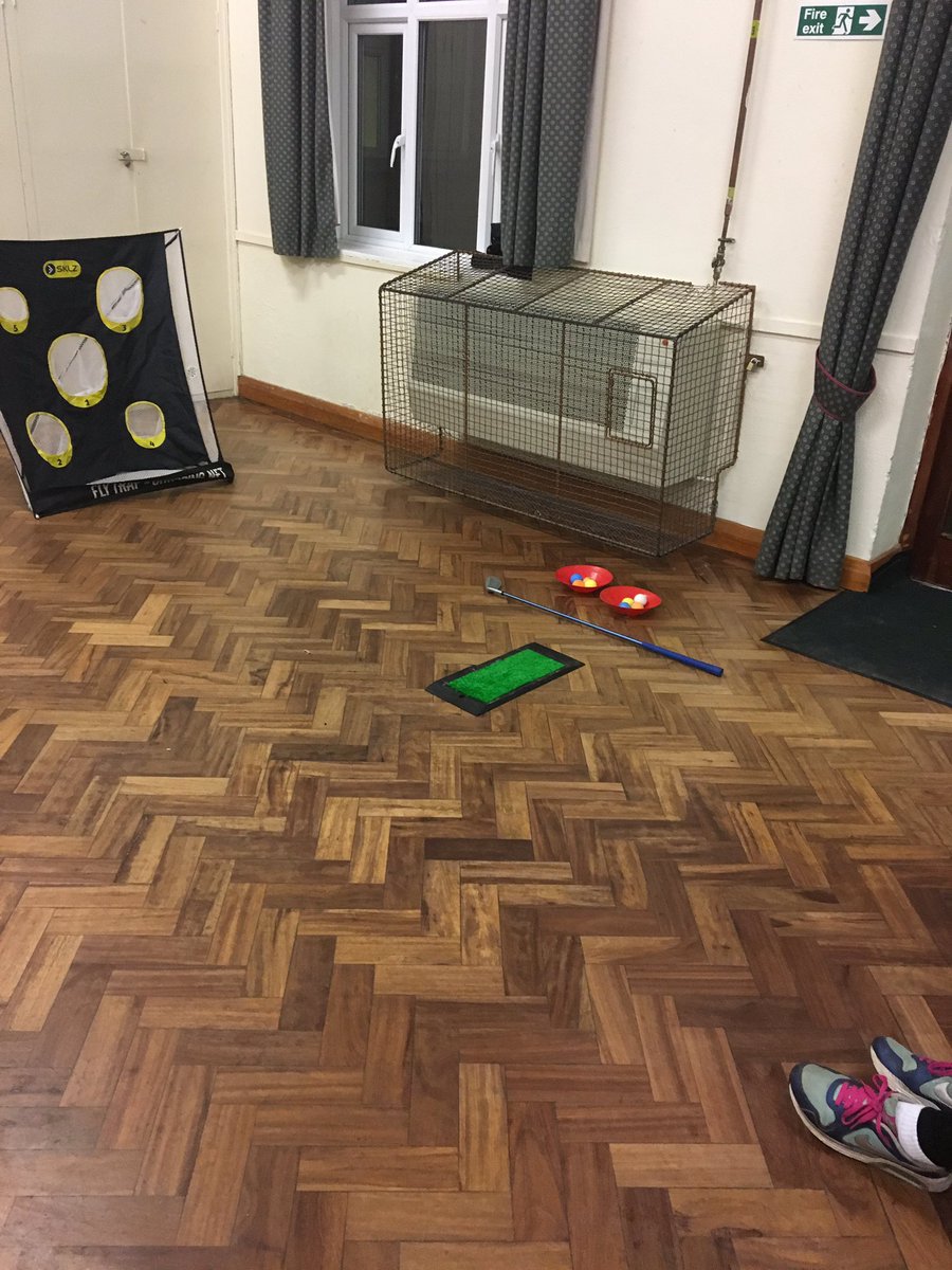 PettsWoodGuides's tweet photo. It's Golf Night tonight! @Girlguiding @girlguidingGLK @confusedfox37 https://t.co/5BjSvrWz72