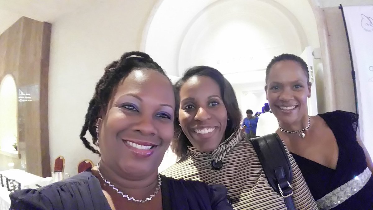 colettehope1's tweet photo. Selfie with women who are ready to be the answer. #betheanswer16 https://t.co/Iu8D1ZnzZ5