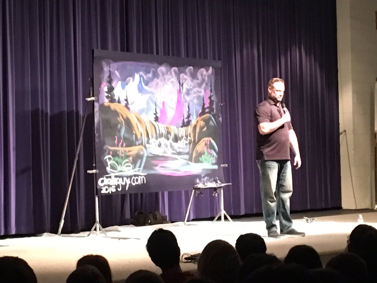 FloraHighSchool's tweet photo. #amazing #chalkguy https://t.co/4UScLYDYhb
