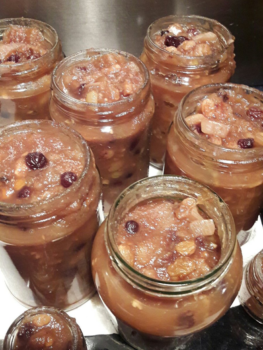 TheQueenBee10's tweet photo. Getting tired of good looking Kildare marathon coaches gloating over chutney so Offaly fights back ! @patgeraghty54 @diarmbyrne #OffalyGood https://t.co/osC9CVeqT8