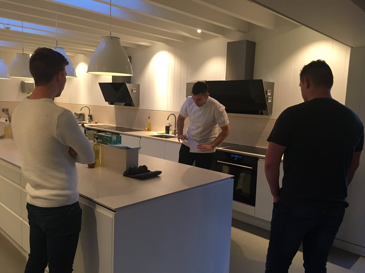 sarabfoodie's tweet photo. Amazing afternoon with some of our young chefs inspired by COTY #kitchentour #kitchengarden @JimRNorris @Steveland555 https://t.co/FhNDODoG7Y