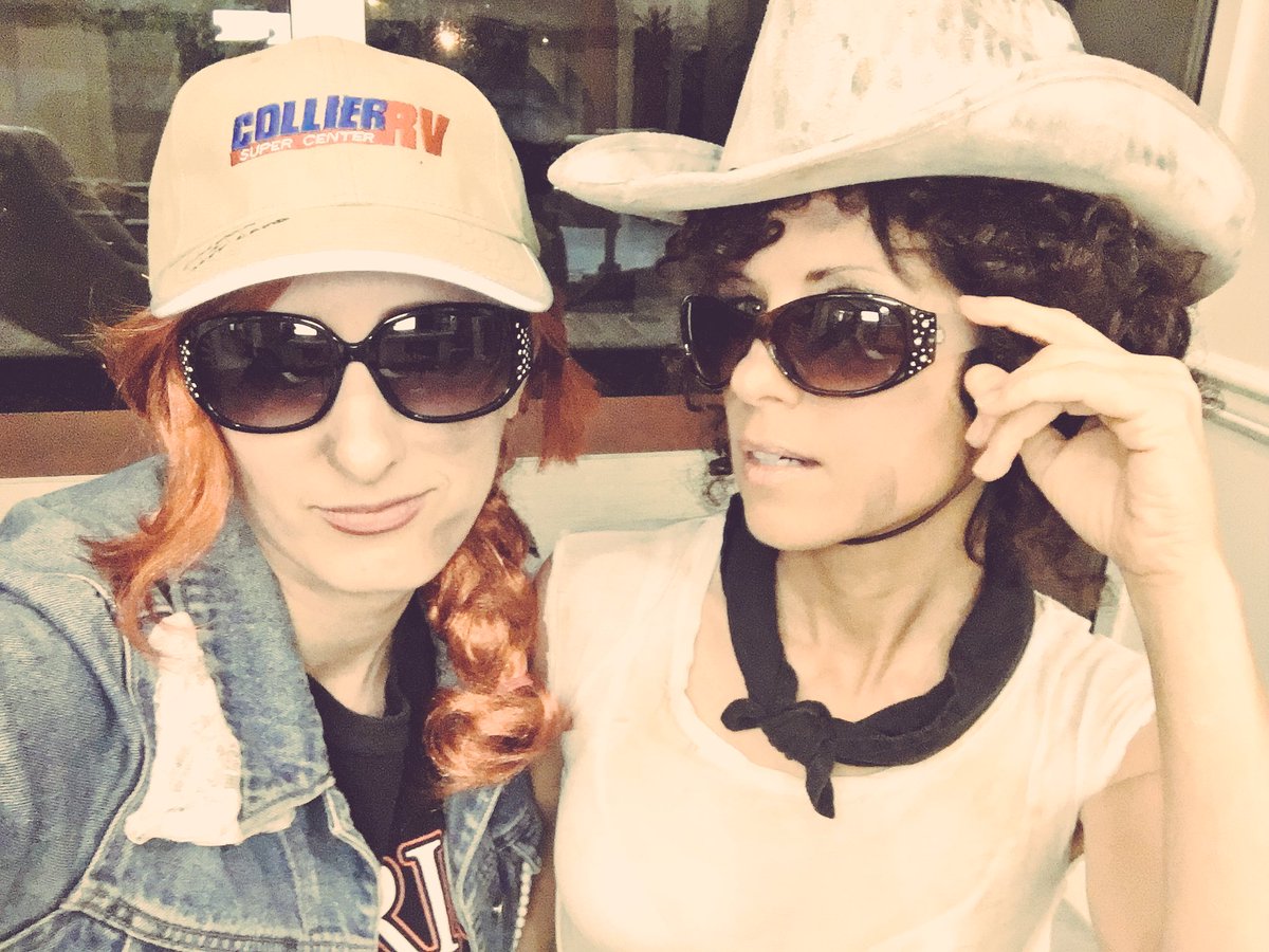 AsGirlsGo's tweet image. Thelma &amp;amp; Louise rocked Halloween. 🙌🔫👭🚘🏜
#ThelmaandLouise #Halloween #BFFs #AsGirlsGo #galpals #chickflick