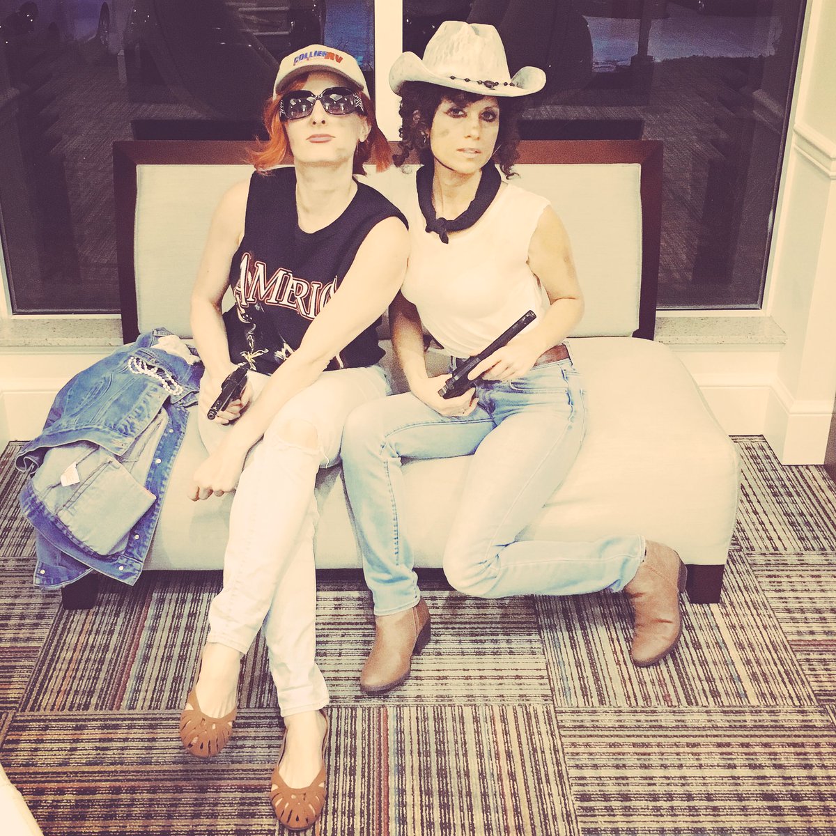 AsGirlsGo's tweet image. Thelma &amp;amp; Louise rocked Halloween. 🙌🔫👭🚘🏜
#ThelmaandLouise #Halloween #BFFs #AsGirlsGo #galpals #chickflick