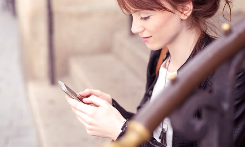 AZENDAcom's tweet photo. Uren op je smartphone kijken leidt tot klachten zoals hernia &amp; slijtage van wervels: #FysioHolland geeft tips: https://t.co/WNPHGbKn3w https://t.co/DbdGmRMtOV