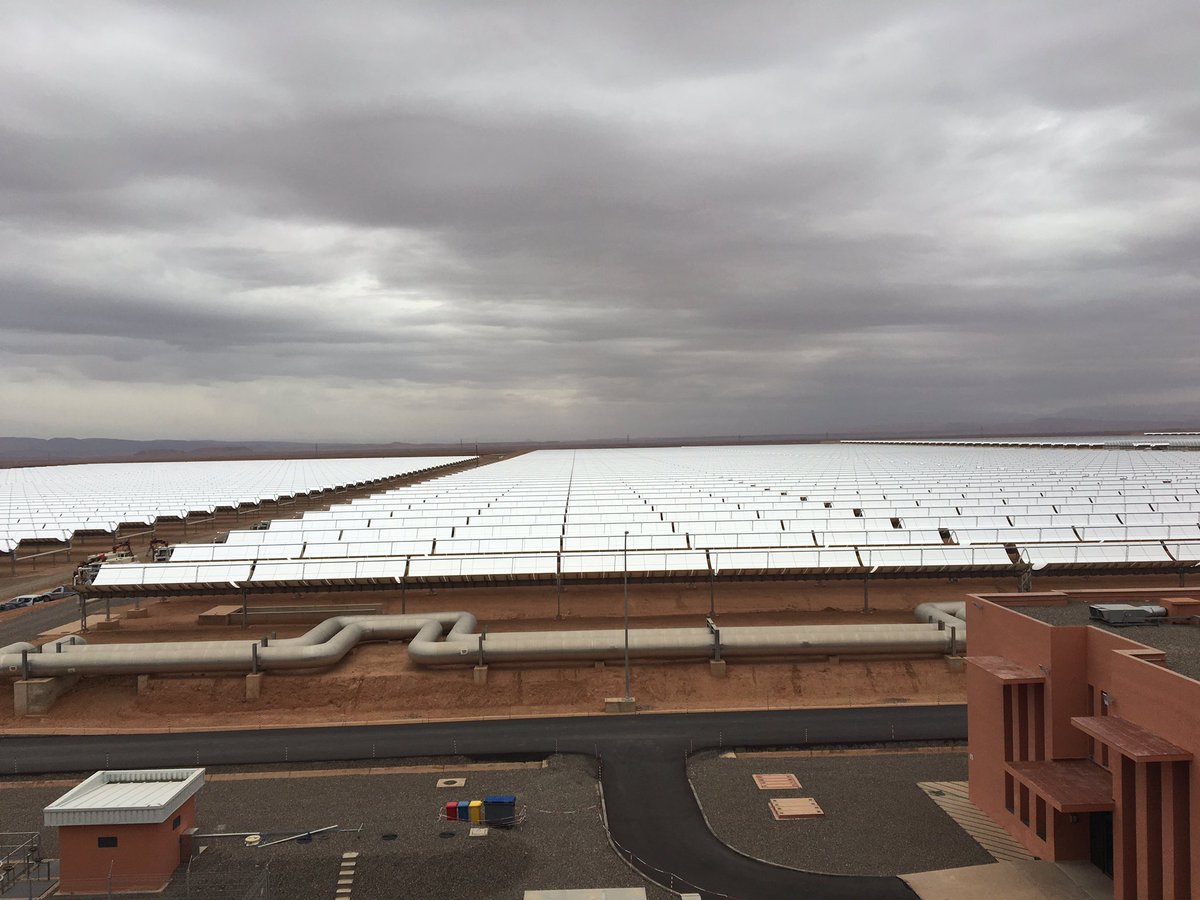 JoyRupert's tweet photo. Fin d'une journée passionnante à l'énorme centrale solaire de Noor à Ouarzazate. Merci à @MasenOfficiel #ActionTime #COP22 @HElHaiteCop22 https://t.co/Pof2DPzmvO