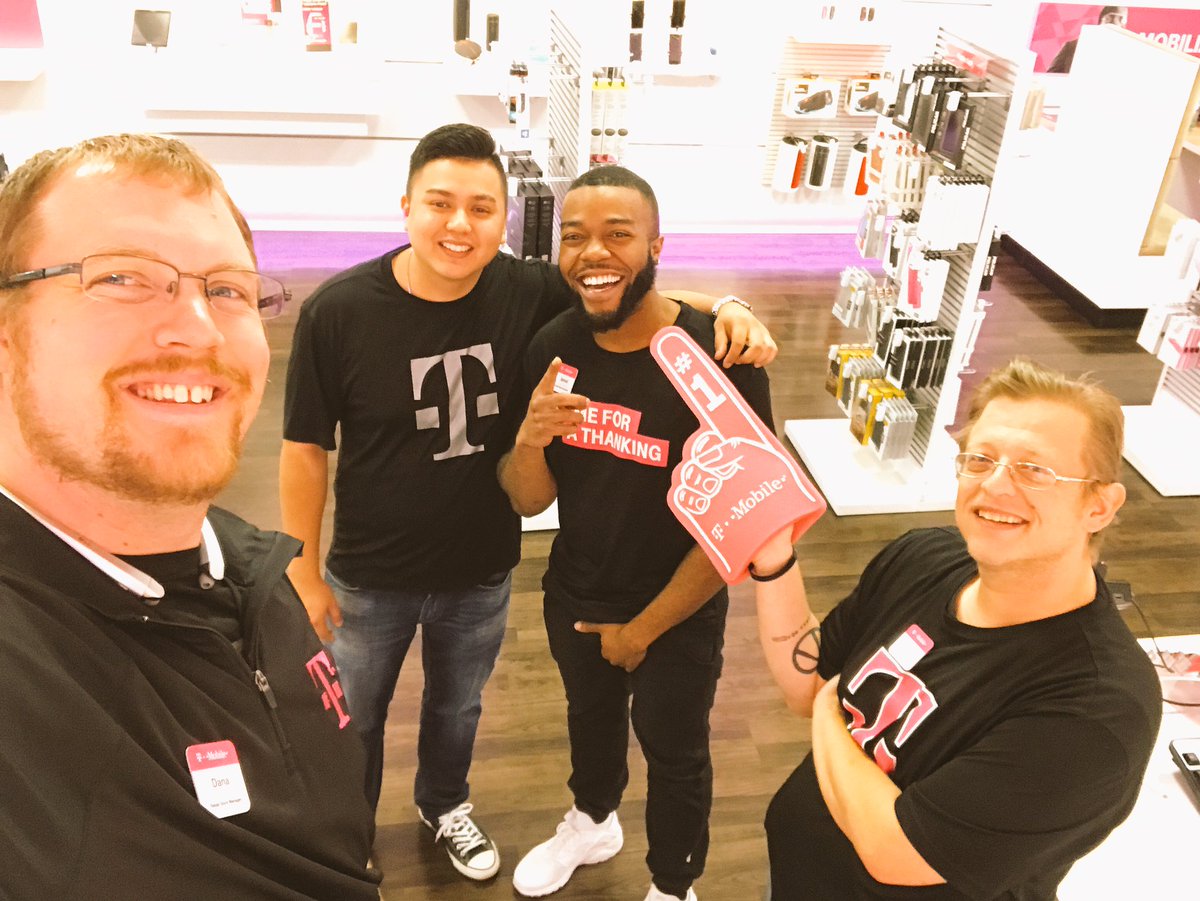 DanaDca000's tweet photo. Sunrise is here and ready to serve you! Come on by! 😝👊🏻🔥🌅🔥🌅🔥🌅 @stephen_pulley @MobileOneLLC @dperry2929 @M1_JayBaby https://t.co/rQYyxd88HY