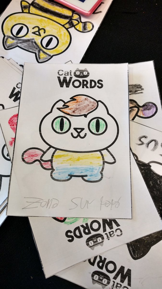 alastariagames's tweet photo. #EVAPLAY #EVA2016 La gente juega al #DesafioCatWords y tambien pinta sus propios gatos @TheCoreGame https://t.co/C612xKU06A