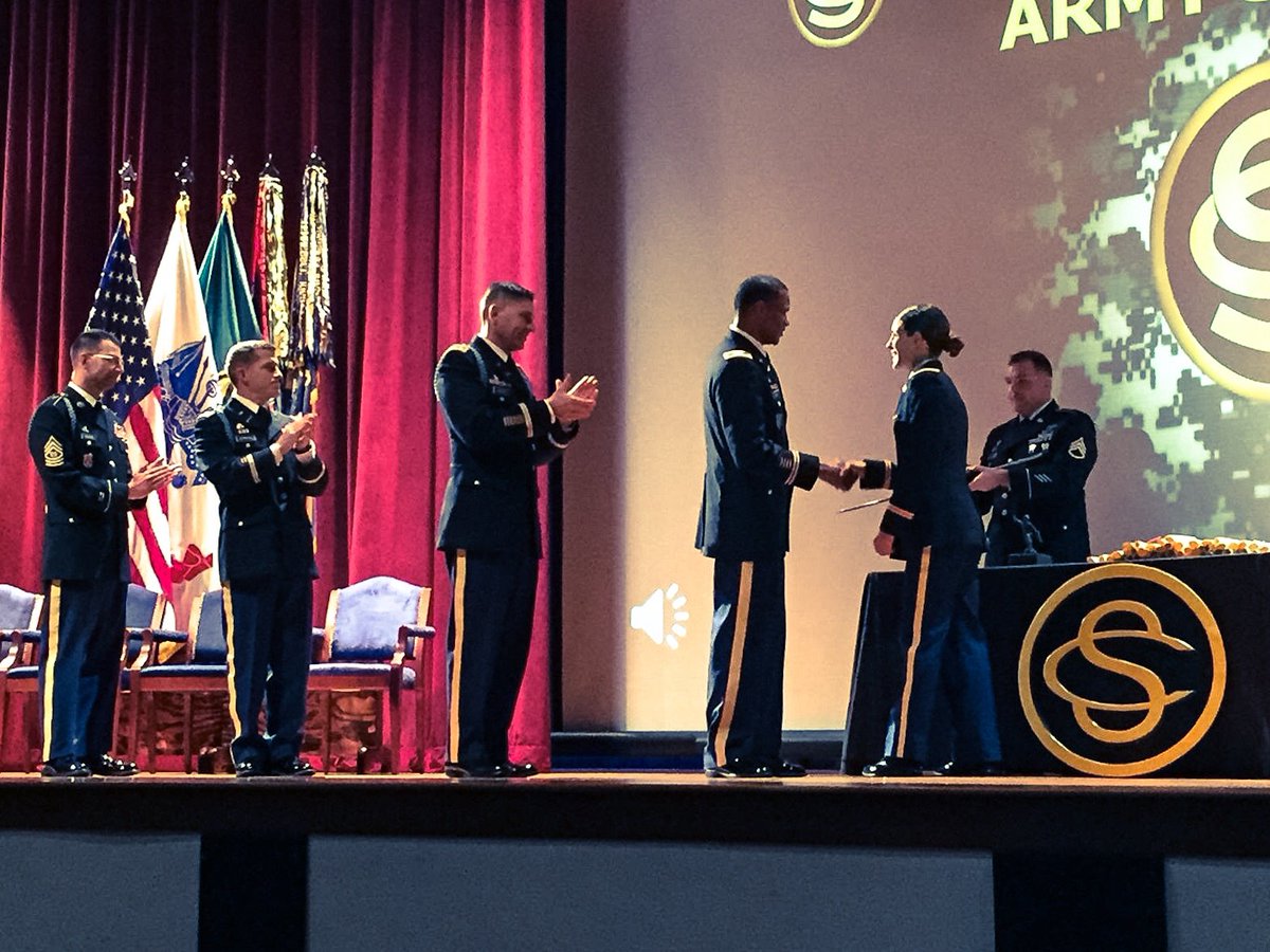 NDARNGRecruit's tweet image. Congratulations to #2LT Danielle Thompson on completing Federal #OCS ... More at ow.ly/Qqv5305RW07