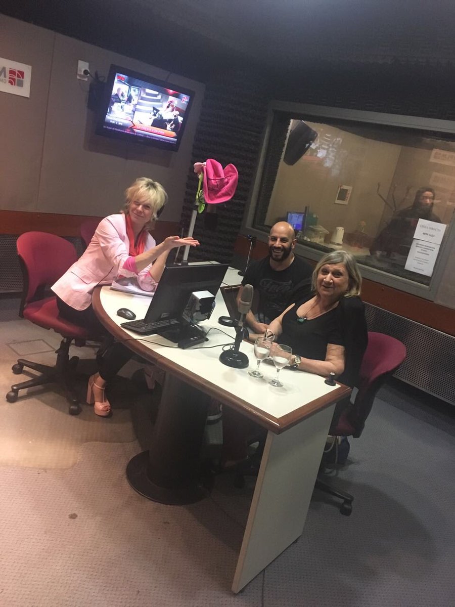 agenciaAB's tweet photo. Ahora en @RADIOPALERMOFM  @misspinklove26 con elenco de EL SEPELIO ..... martes de noviembre 21 hs https://t.co/ucRPGxr7fj