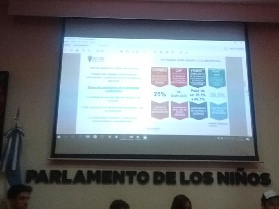 err3hach3's tweet photo. Ahora Ignacio Argonz se @AtlaSmartCities habla sobre economía colaborativa.....#CONECOS16 https://t.co/m5xa0fs3zg