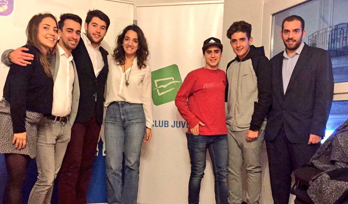 MartaGimeArcusa's tweet photo. Queda oficialmente constituido el ClubJuvenil d @NNGGvoccidental! Gracias Roger @CarloAngrisano y a todo el equipazo @AnnaaRoig @aljdro_bdv https://t.co/xyik3NvzHl