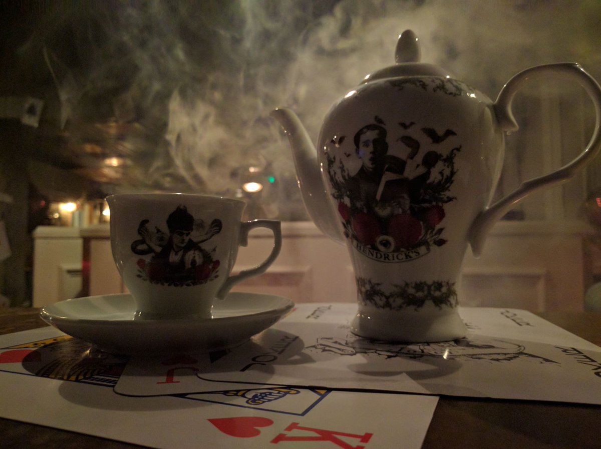 Circobarbath's tweet photo. Are you joining us 'Through The Looking Glass' this evening? Alice would be most grateful. #Gin #DownTheRabbitHole #ThisWayThatWay #DJMarcus https://t.co/8CawXP4IQp
