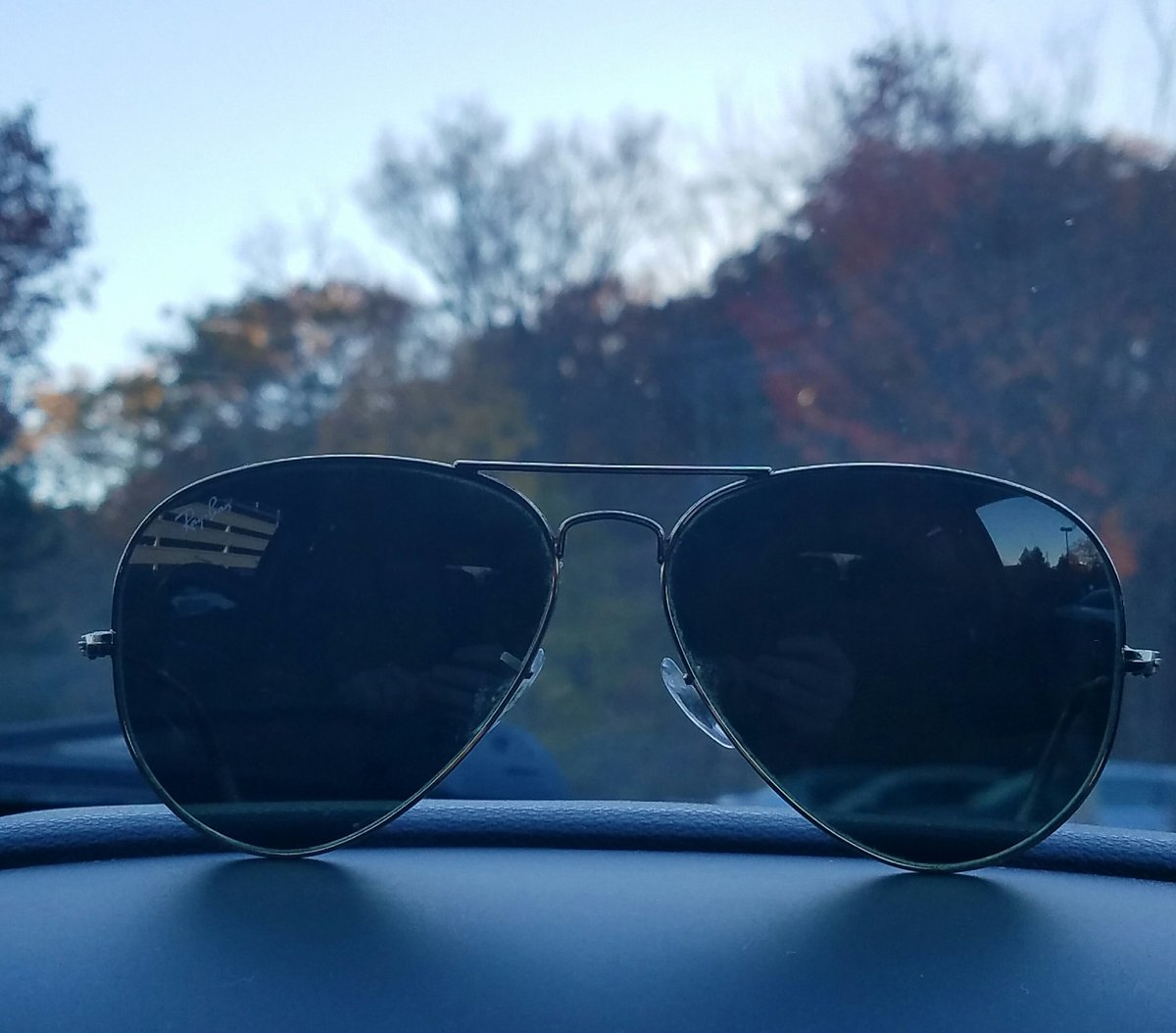 NGayton's tweet photo. Goodbye daylight. Goodbye shades. See you in late March on the way home from work. #daylightsavings  #winteriscoming https://t.co/g3vQgsqbaV