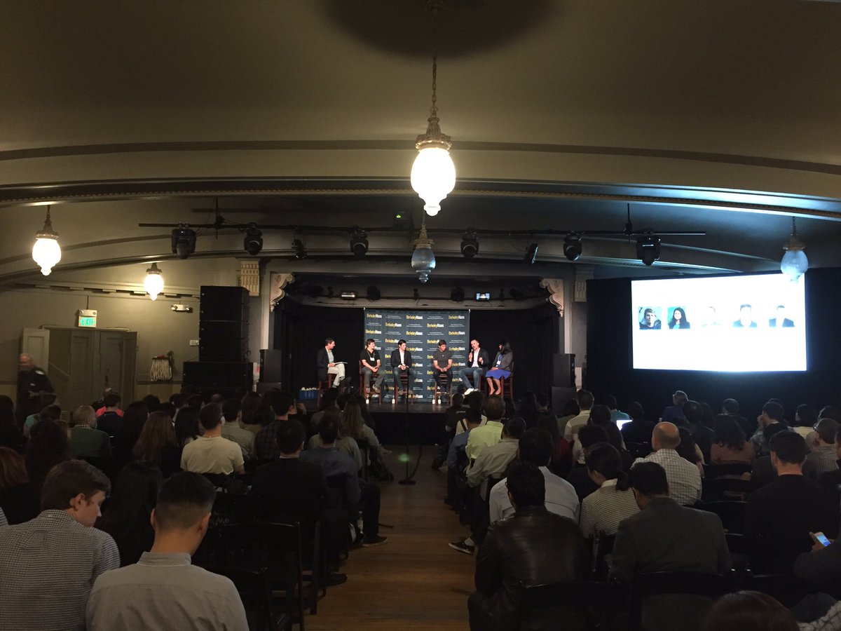 #haasplay <a href="/MarkCoopersmith/">Mark Coopersmith</a> Animating the <a href="/playconference/">play conference</a> on the "2020 Vision: The Future of #AR and #VR" w/ <a href="/PlayStation/">PlayStation</a> <a href="/Cisco/">Cisco</a> @vokevr &amp;cie