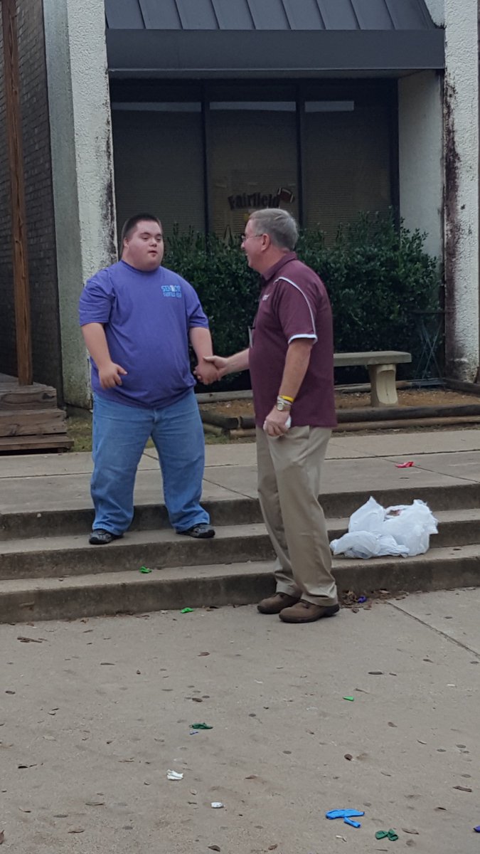 FairfieldISD's tweet image. Mr. Wade is always providing support and guidance.  #FISDlearn