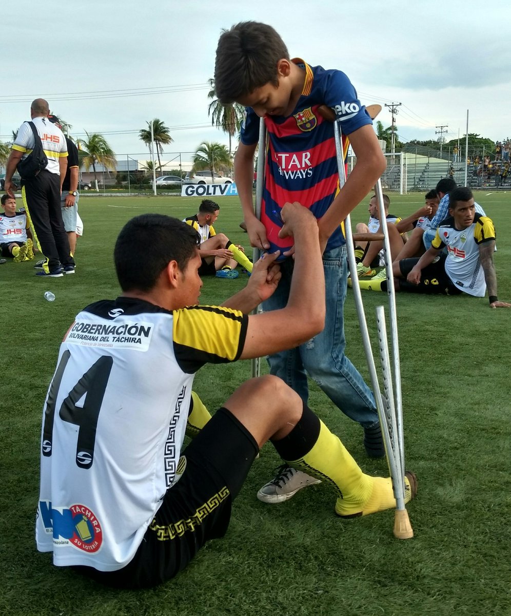 Golm3r's tweet photo. ¡Qué hermoso es el fútbol! https://t.co/Cm4zCGufjZ