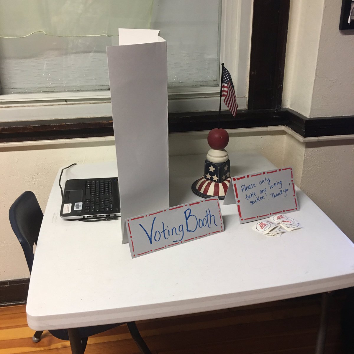 juliararmstrong's tweet photo. We voted in class! #PresidentialElection 🇺🇸🇺🇸🇺🇸🇺🇸🇺🇸 @EveryKidVotes #piratepride @officialSPS @PipkinR12 @mdawsonco @JohnJungmann @sdublin1 https://t.co/JTK2FfvWhO
