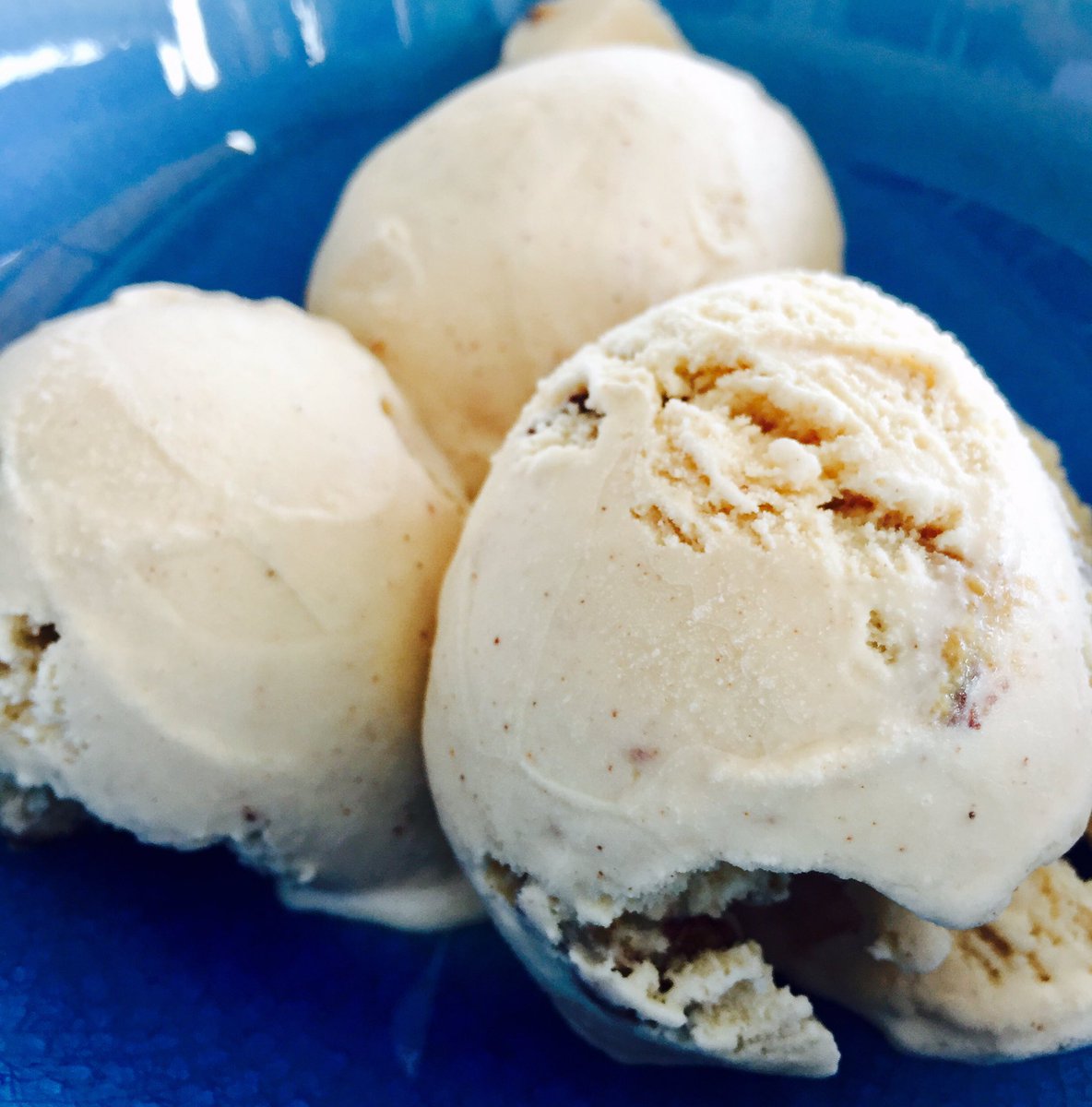 CookiesByMatt's tweet photo. Découvrez les🍦 GLACES 🍦 aux 🍪 MAXI cookies 🍪 samedi 5/11 au #foodtruck #TGFC place du marché au Diamant ! #exclusivité #burgersandcookies https://t.co/nieGf9IRpk