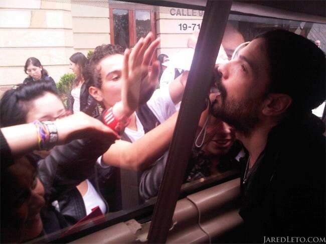 AngelsofPhoenix's tweet photo. #FBF Tomo having fun with the #Echelon 2011
#NotesFromTheOuternet #TomoMilicevic #SeriousBand #BandOnTheRoad https://t.co/ksx8Xkt2li