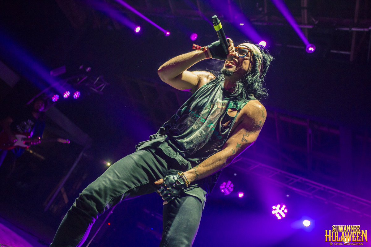 HulaweenFL's tweet image. Yes lawd! • @AndersonPaak &amp;amp; The Free Nationals at #HulaweenFL (📸: Chris Monaghan)