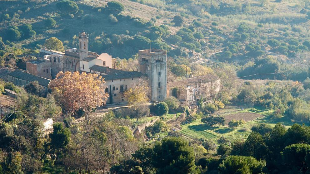 LaVanguardia's tweet photo. Puigdemont reafirma la voluntad de velar por el monasterio de Sant Jeroni de la Murtra https://t.co/WeswQcMx35 https://t.co/kd7JS6Tphe